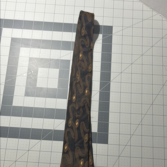 Elegant Brown Patterned Tie - Picture 7 of 7